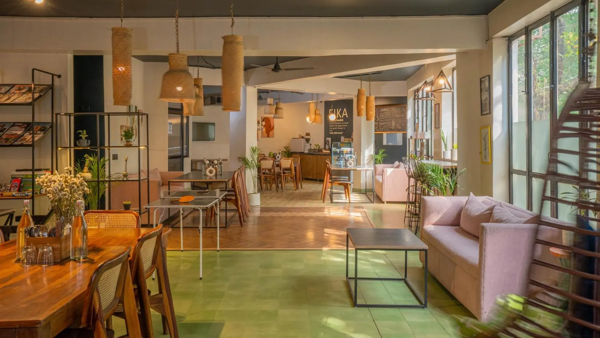 Minimalist One Hauz Khas Village Yeni Delhi Otel