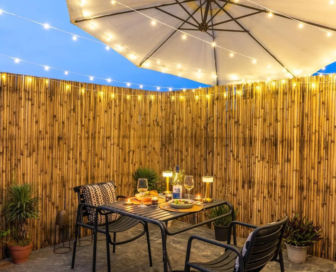 Minimalist One Hauz Khas Village Yeni Delhi 3*,  Hindistan