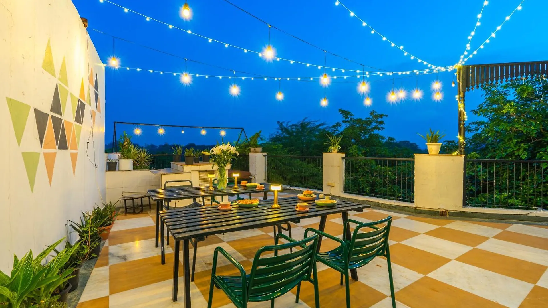 Minimalist One Hauz Khas Village Yeni Delhi 3*,  Hindistan