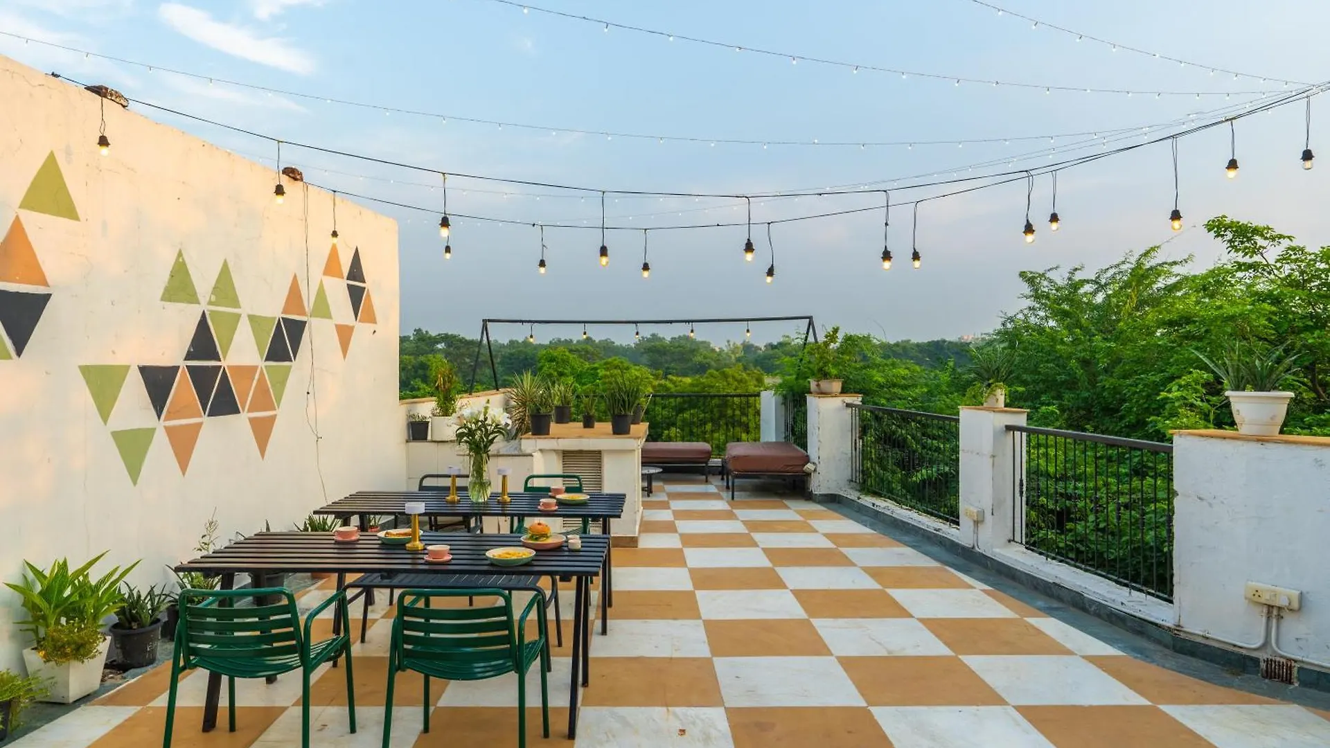 Minimalist One Hauz Khas Village Yeni Delhi