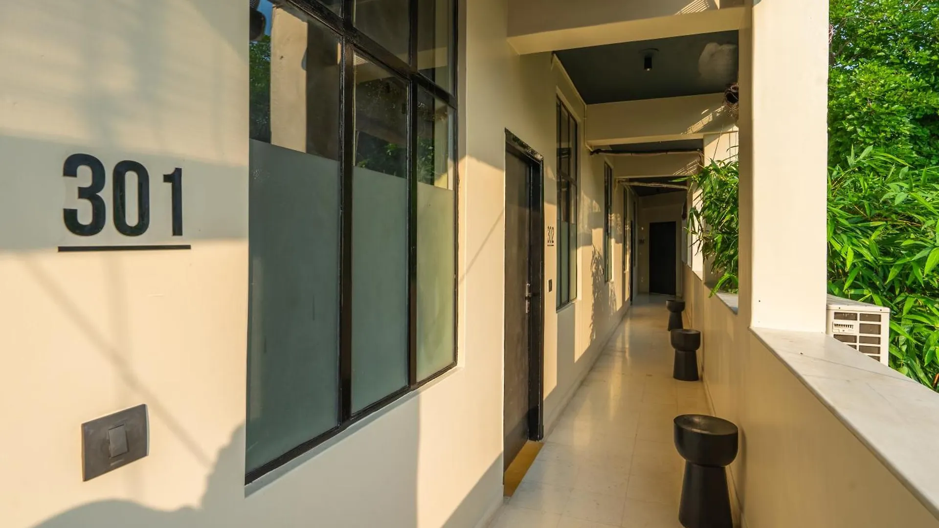 Minimalist One Hauz Khas Village Yeni Delhi